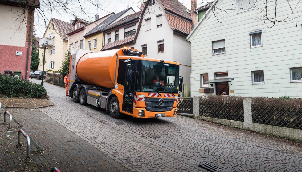 Los camiones de recogida de residuos de AWS, Mercedes-Benz Econic NGT, estn equipados con el nuevo motor de gas natural Euro 6 M 936 de 7...