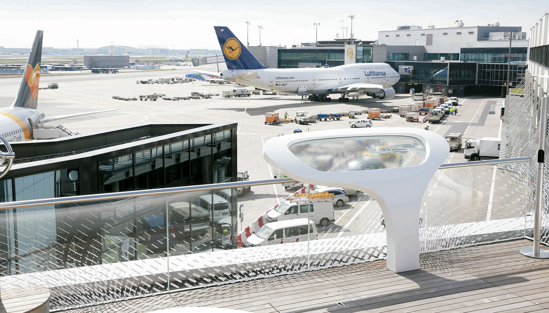 La nueva azotea Open Air Deck del Aeropuerto de Frankfurt, realizada en Hi-Macs