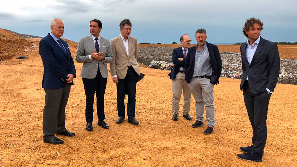 Surez-Quiones en su visita al CTR de San Romn de la Vega tras la entrada en funcionamiento del nuevo vaso