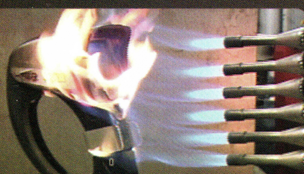 Figura 8: Imagen del riguroso ensayo a la llama de gas, con mecheros Bunsen a temperaturas entre 940C a 1050C, durante 10 s...