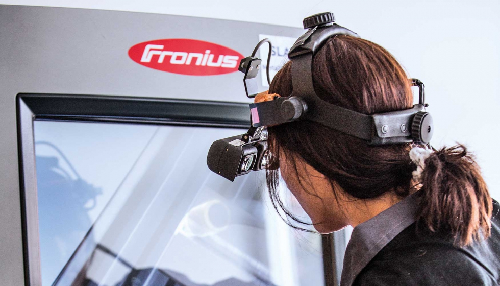 Las lentes 3D permiten que el cordn de soldadura sea monitorizado y dan la impresin de una soldadura real. Foto: Fronius International GmbH...