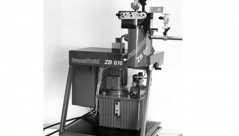 En 1989 se desarroll con la ZB 616 la primera curvadora manual a nivel mundial para series pequeas. Foto: Transfluid