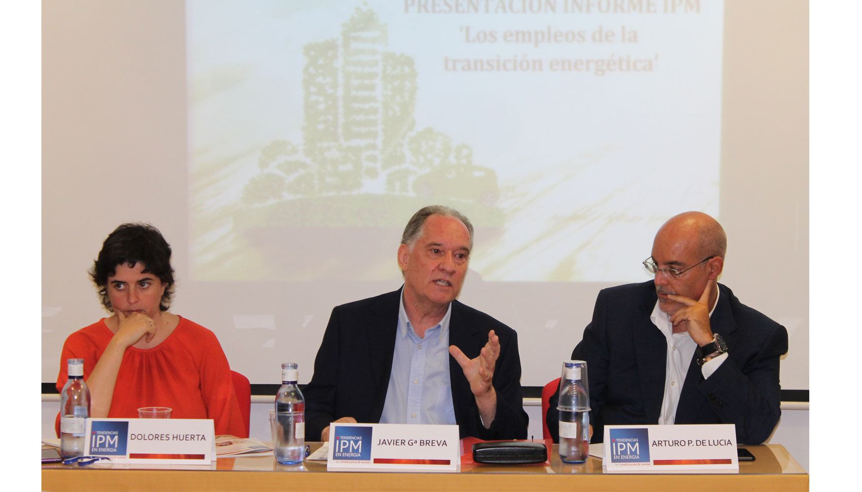 Dolores Huerta, Javier Garcia Breva y Arturo Prez de Lucia durante la presentacin del Informe