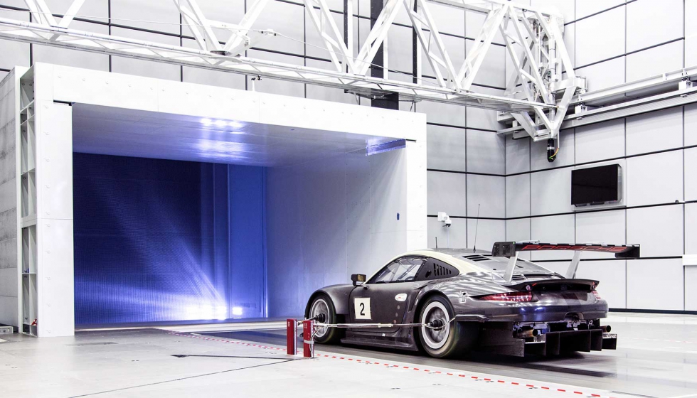 El nuevo reglamento LMGTE permite mucho desarrollo aerodinmico en los coches y Porsche Motorsport ha trabajado a fondo en el 911 RSR para conseguir...