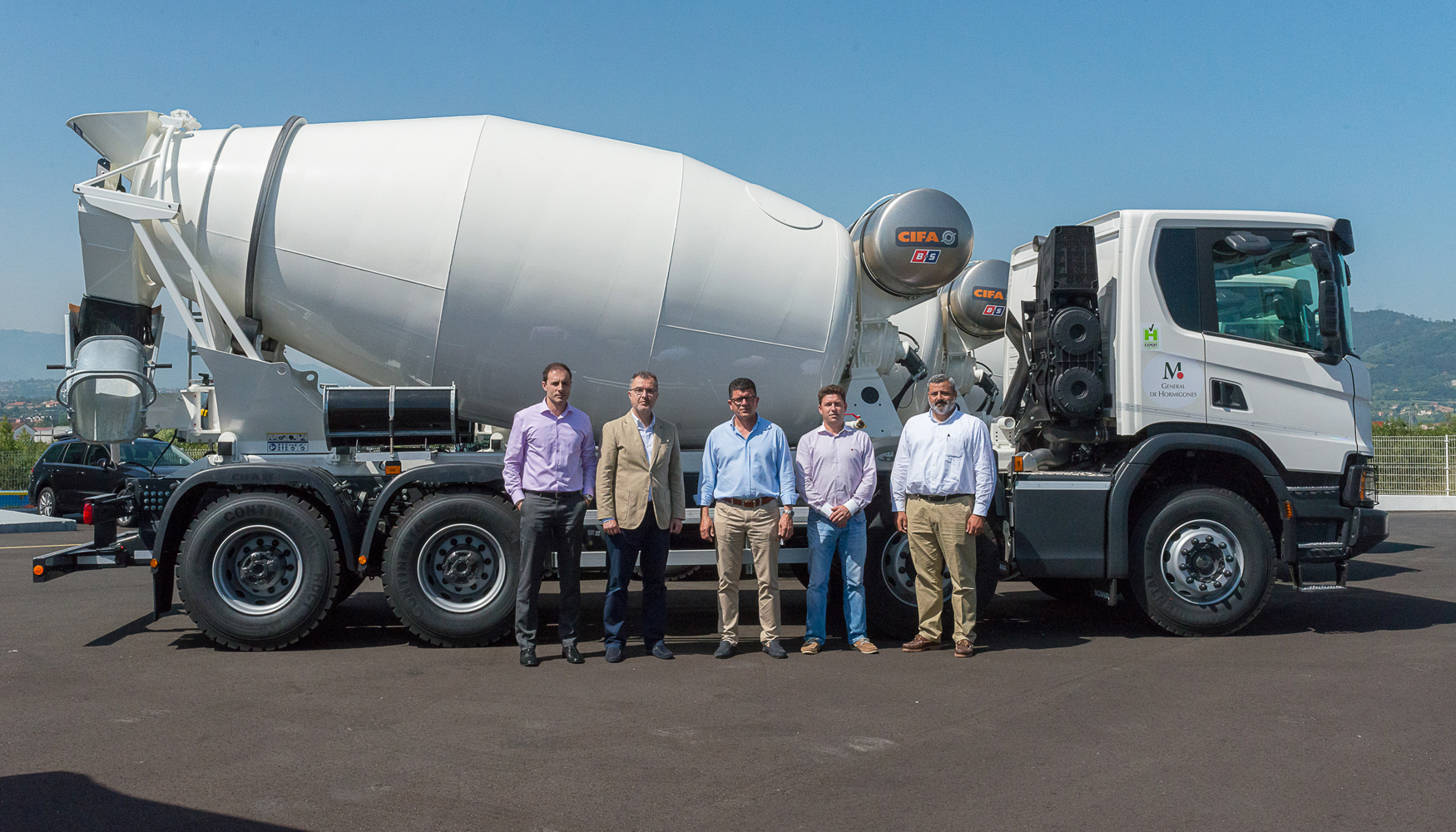 Acto de entrega a Comercial Iberoamericana de Servicios de las cuatro hormigoneras con chasis Scania