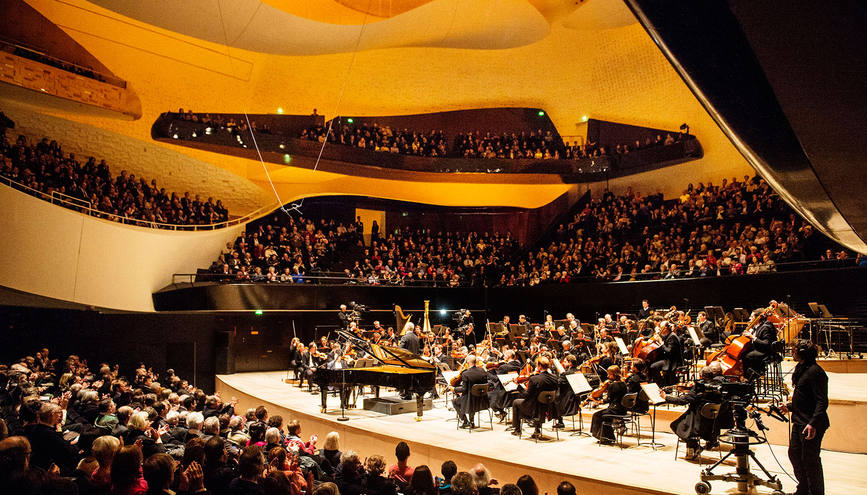 El elemento central lo forma la sala de conciertos con un aforo para 2.400 personas.  William Beaucardet 