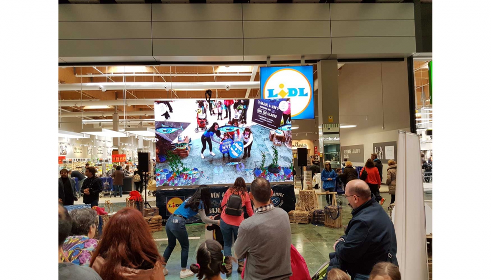 Instalacin de pesca sostenible con realidad aumentada en colaboracin con Lidl en el Centro Comercial Isla Azul de Madrid...