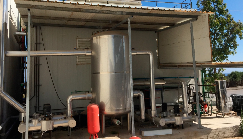 Instalacin del sistema refrigerado con agua a travs de un condensador evaporativo de Mita Groupen en Creta Farm