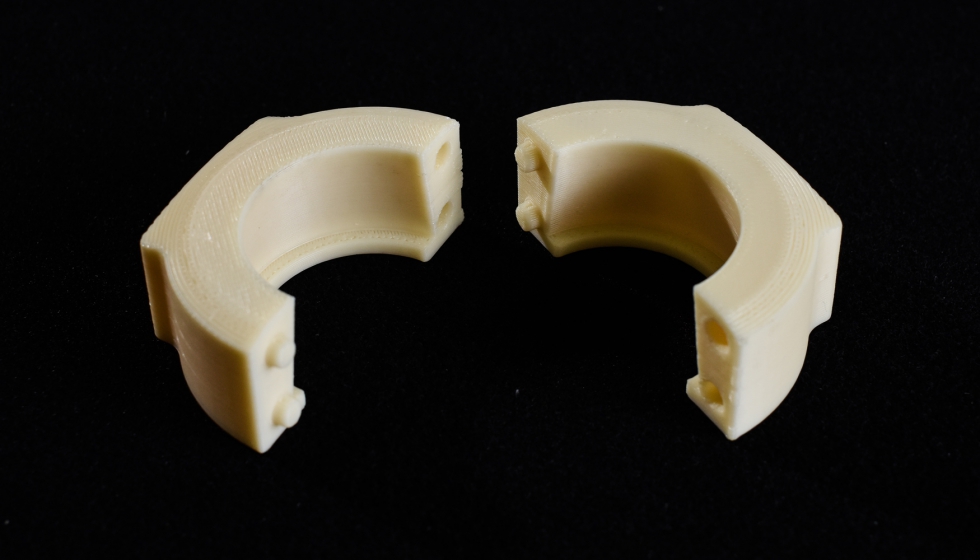Esta pequea herramienta, producida por la impresora 3D F900 de la serie Production de Stratasys...