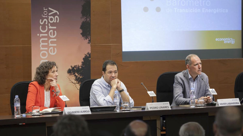 Pedro Linares y Xavier Labandeira, directores de Economics for Energy, junto con directora de la Oficina Espaola de Cambio Climtico...