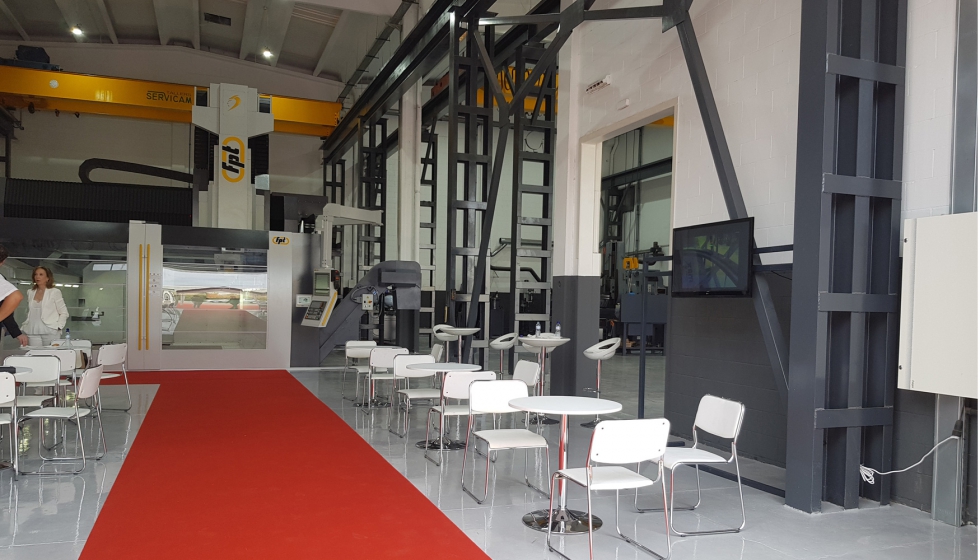 El espacio de la inauguracin, adyacente a las instalaciones de Talleres Servicam, se ha adecuado expresamente para la mquina...