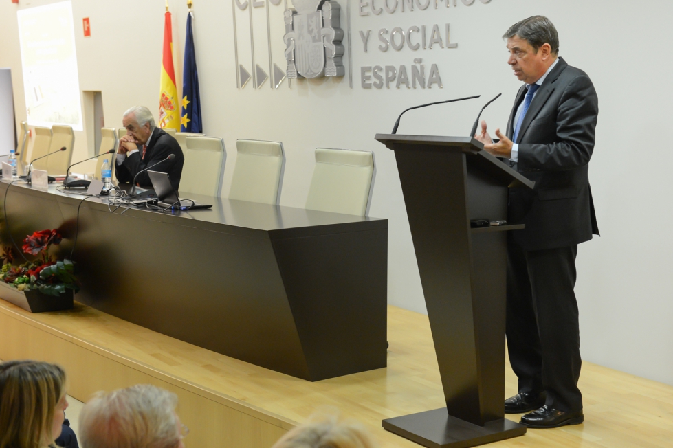 El ministro Luis Planas, durante su intervencin para clausurar la jornada organizada por el CES