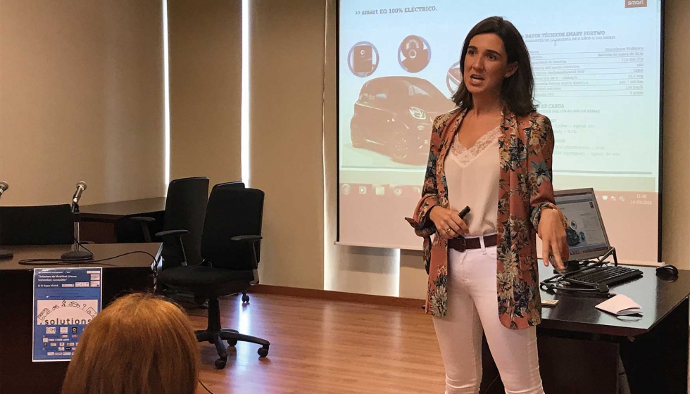 Jimena Lpez, Product Manager Smart-Mercedes-Benz Espaa, expuso sus opiniones sobre el futuro de la movilidad urbana, que a su juicio ser elctrico...