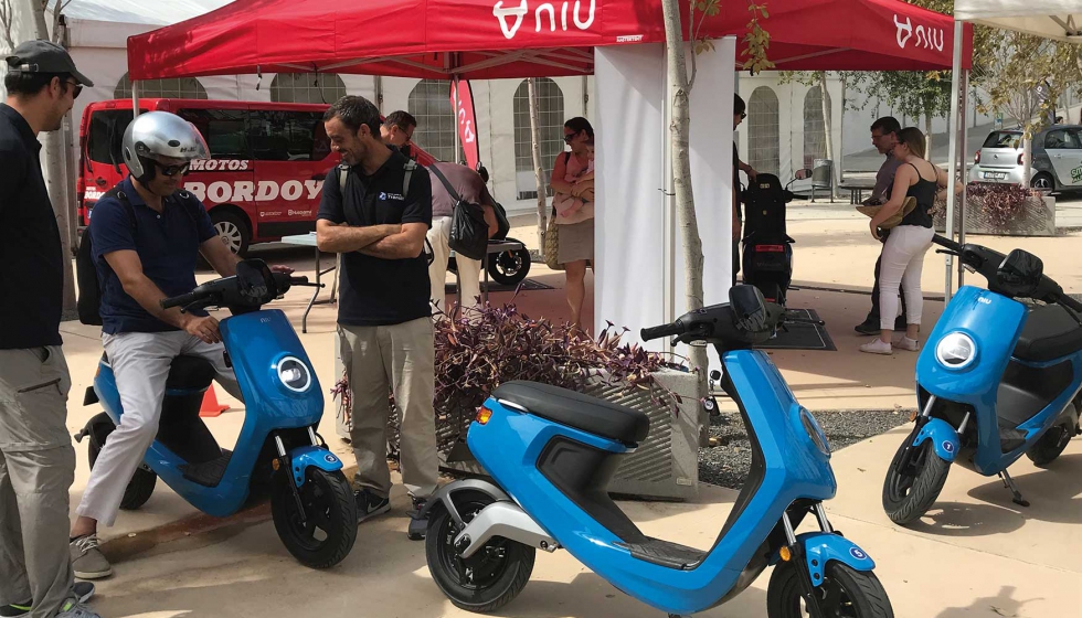 Los visitantes de la zona expositiva pudieron conocer los scooters elctricos de NIU...