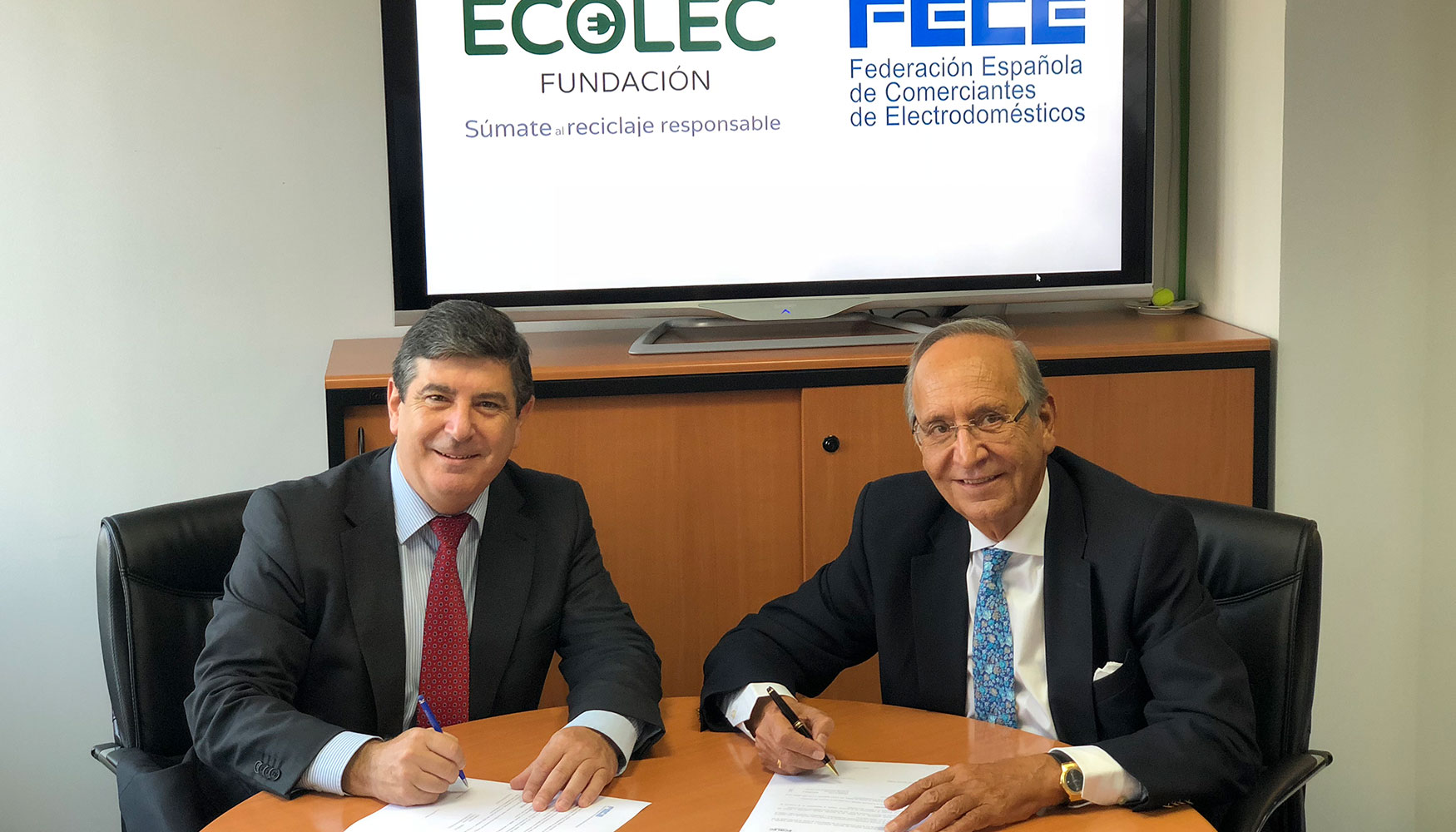 Luis Moreno, director general de la Fundacin Ecolec (izda.) y os Prat, secretario general de FECE