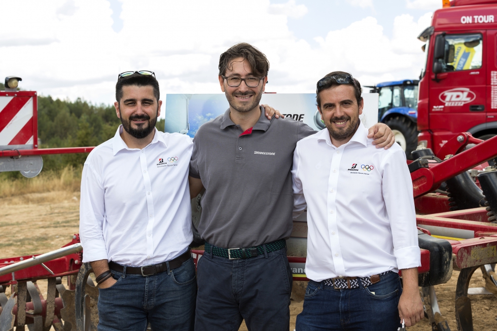 Jos Palomares, entre Rafael Menndez y Javier Cadenas, ingenieros del Servicio Tcnico