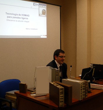 Carles Tort, tcnico comercial de Homag Espaa Maquinaria, S.A., durante su intervencin en el seminario