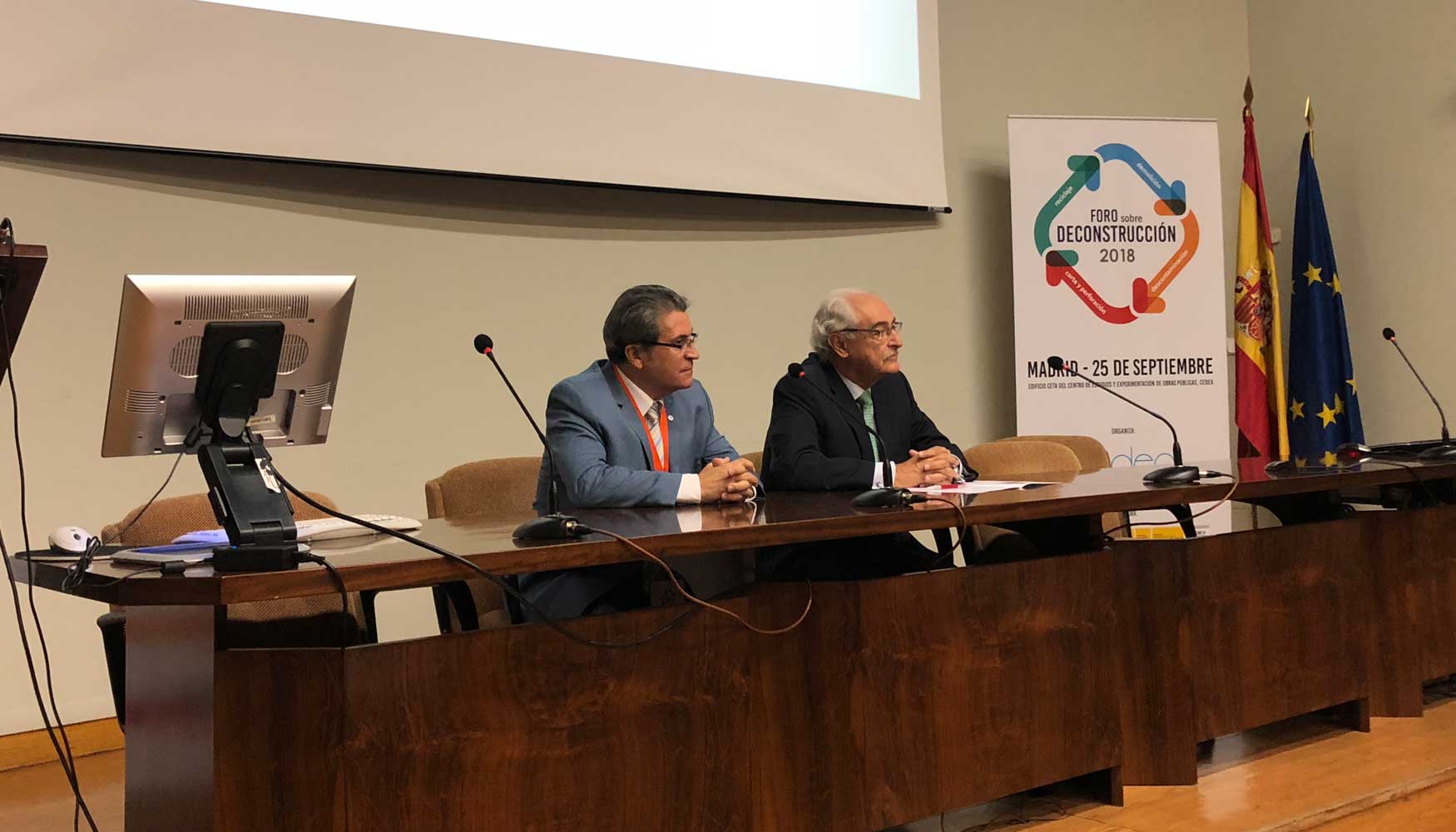 De izquierda a derecha: Francisco Cobo, presidente de la Asociacin Europea de Demolicin (EDA), y Jos Trigueros, director del Cedex...