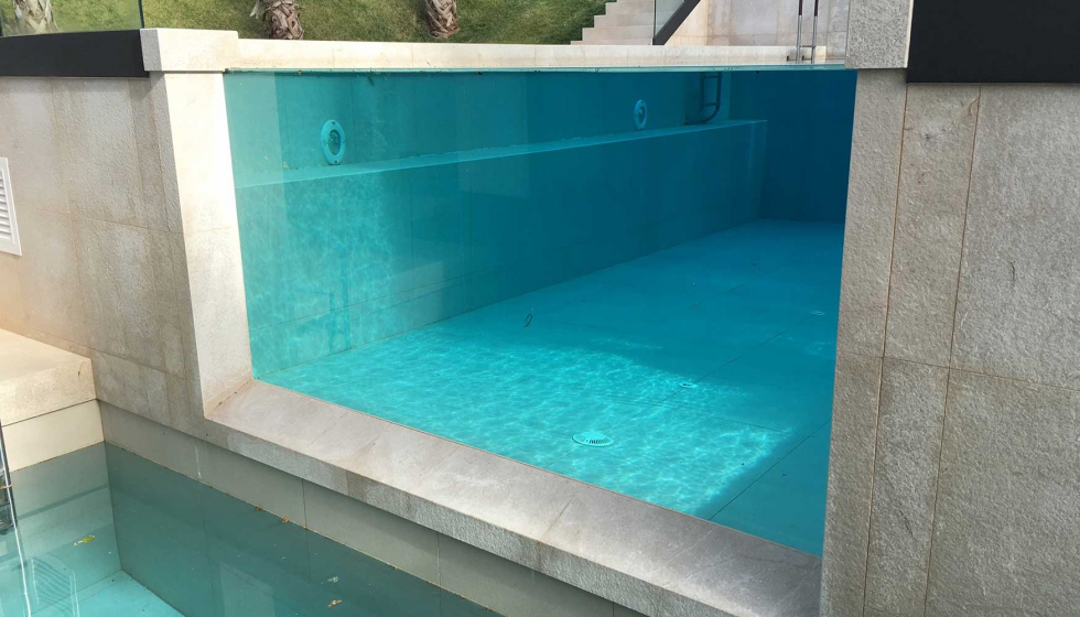 El vidrio para piscinas debe soportar grandes tensiones producidas por el agua