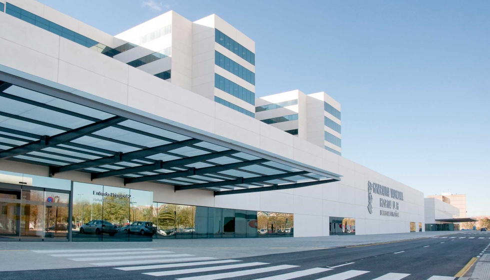 Hospital La Fe, en Valencia, con muro cortina construido por Cerviglas con siliconas de Dow Corning