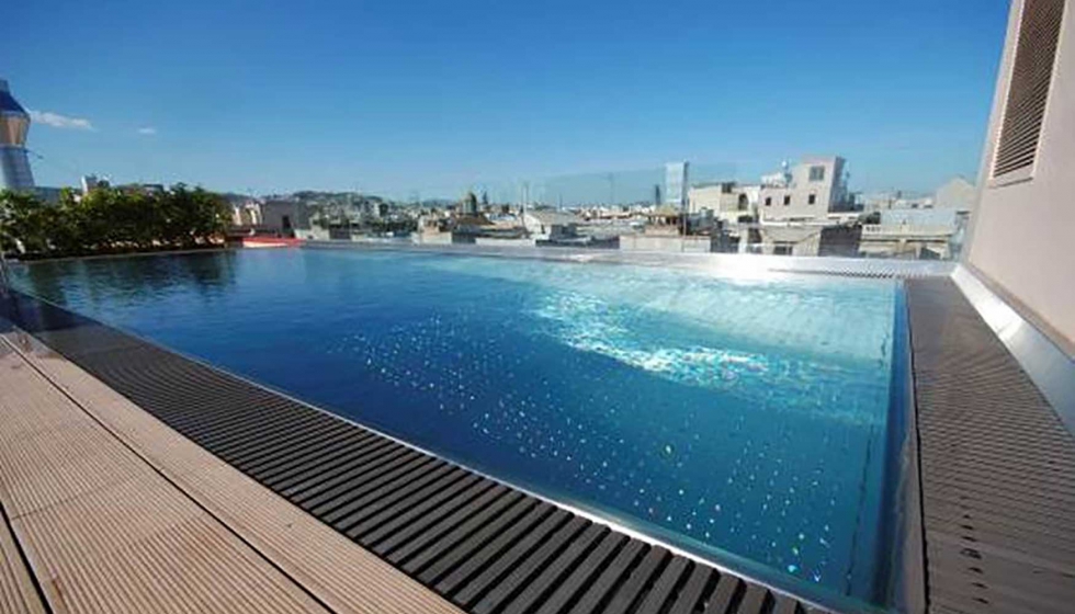 Piscina en Hotel Park Barcelona de Inbeca Wellness Equipment