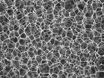 Micrografa: Basotect tiene una delicada estructura alveolar abierta con finas interconexiones