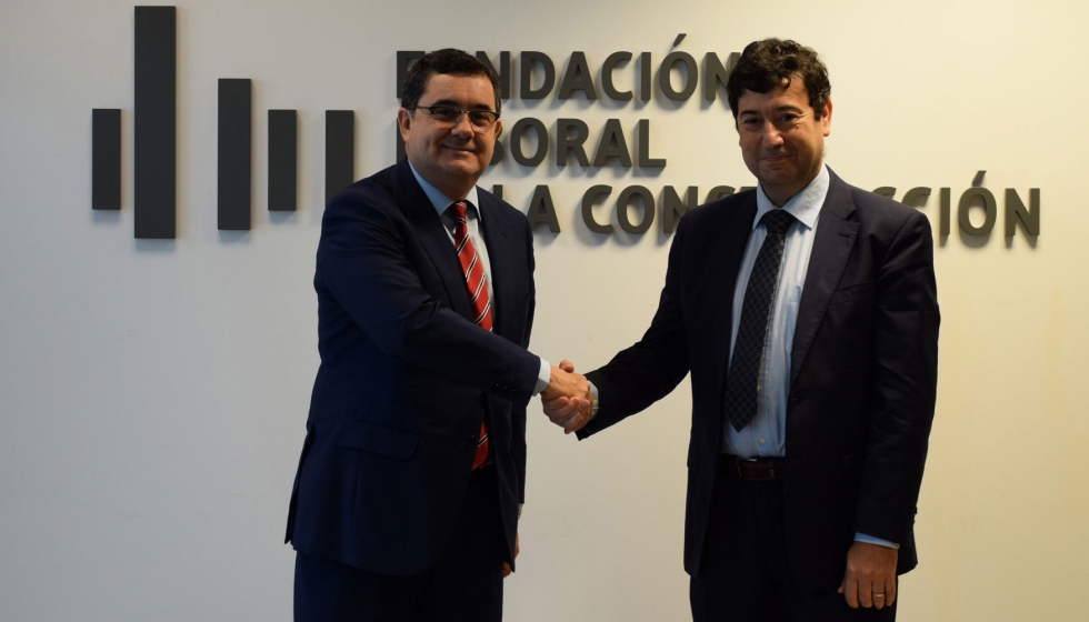Enrique Corral y Pablo Martn, tras la firma del acuerdo