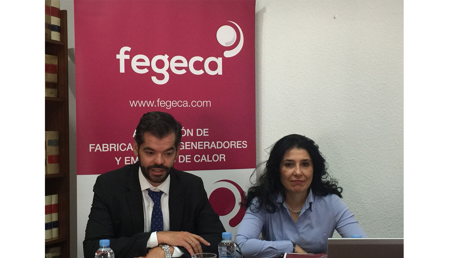 Vicente Gallardo, presidente de Fegeca y Sonia Pomar, secretaria general de la asociacin en la presentacin de la etiqueta...