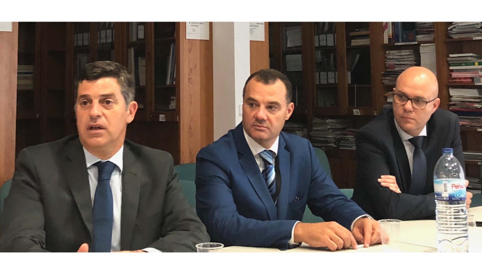 El ministro de Economa portugus, Manuel Caldeira Cabral; Rui Tocha, director general de Pool-Net y Manuel Oliveira, secretario general de Cefamol...