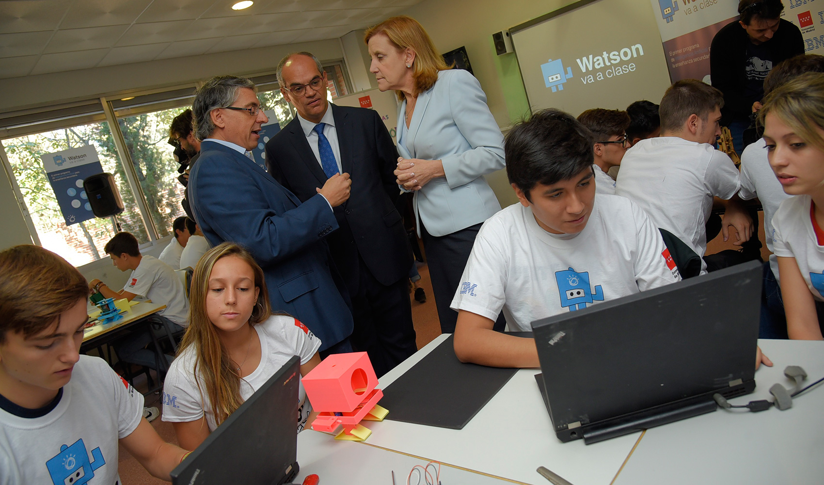 La presidenta de IBM Espaa, Portugal, Grecia e Israel, Marta Martnez, y el consejero de Educacin e Investigacin de la Comunidad de Madrid...