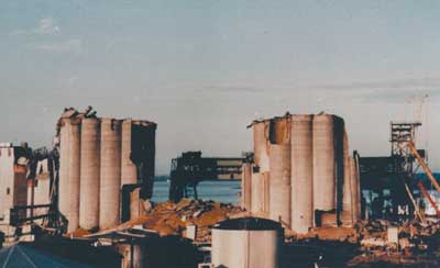Imagen de una explosin de silos en una planta de Burdeos en agosto de 1997