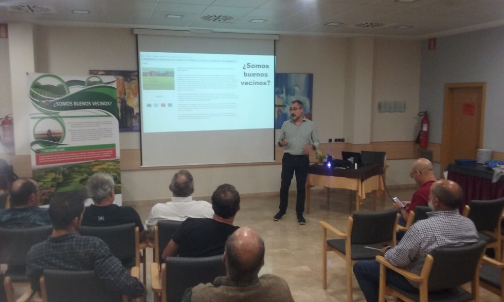 Carlos Serrano, de Sapec Agro, durante la charla formativa