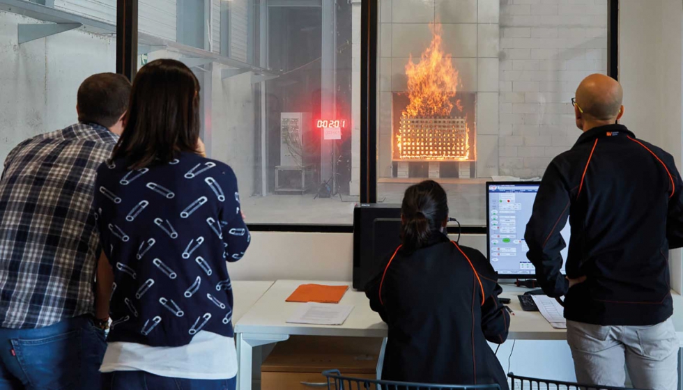 El ensayo de gran escala se realiza siguiendo una norma de ensayo y los resultados del mismo se evalan posteriormente mediante una norma de...