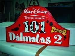 Letrero Promocional en Poliestireno Expandido para un display de &quote;101 Dlmatas 2&quote; de Disney