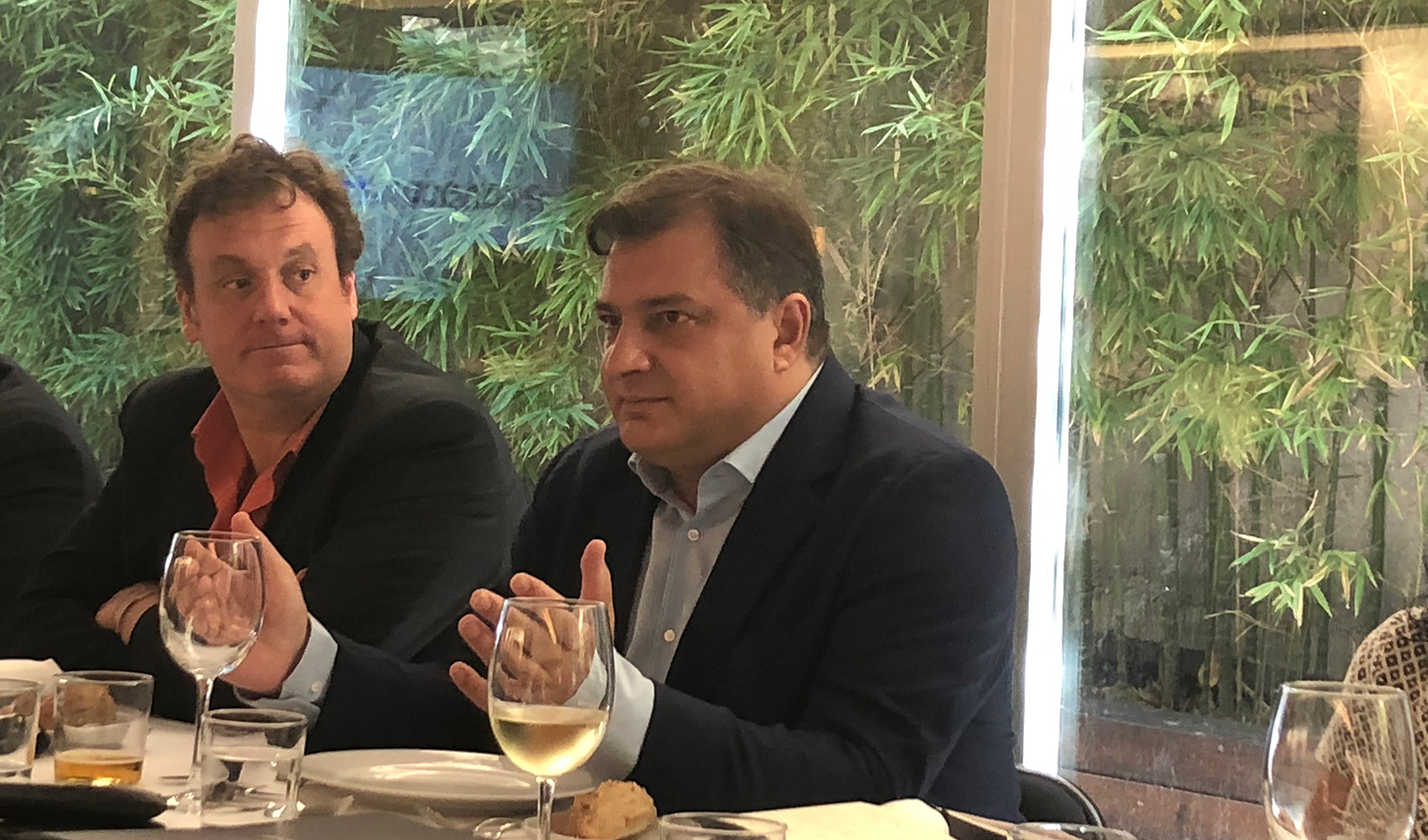 Israel Garca, director general de Altabox, a la izquierda de la imagen, junto a ngel Benguigui, CEO del Grupo Econocom Espaa...