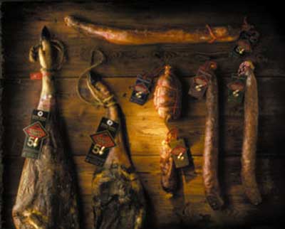 Estirpe Negra, empresa de Argal, produce de forma tradicional y artesana una amplia gama de exquisitos productos ib�ricos...