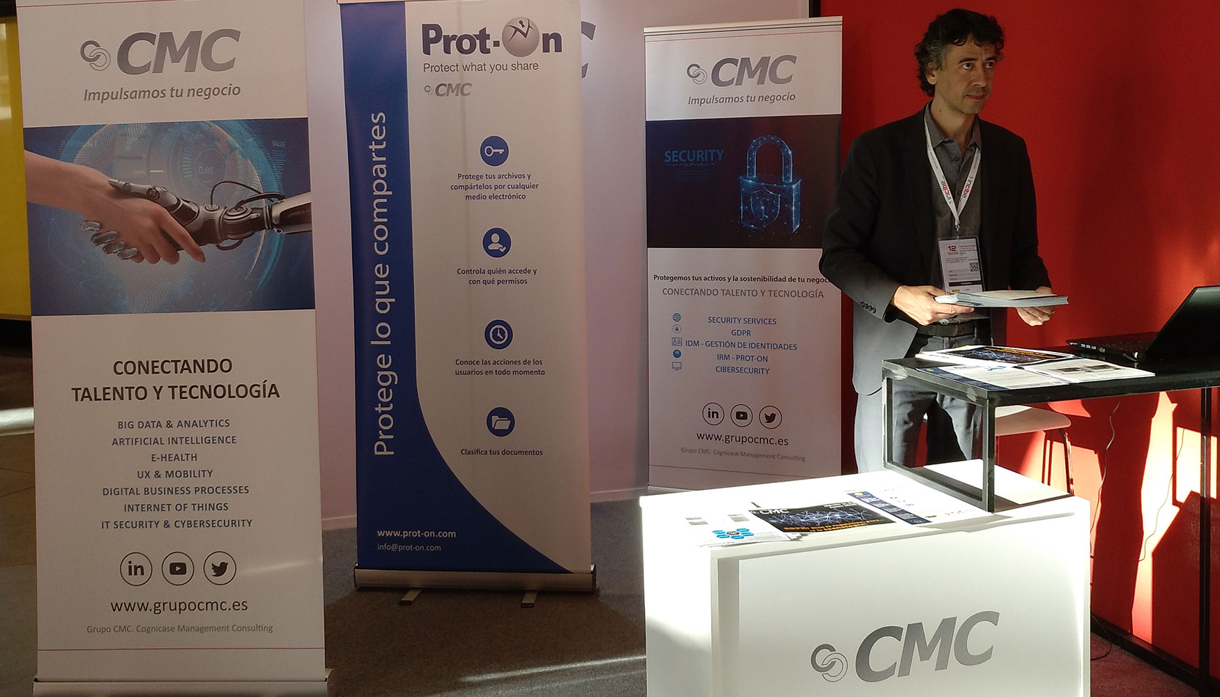 El Grupo CMC durante su participaci�n en el XII Encuentro Internacional de Seguridad de la Informaci�n (ENISE)
