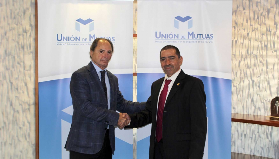 Jaime Querol (izq.) y Francisco Gonzlez en la firma del convenio de colaboracin entre Unin de Mutuas y APIMAGC