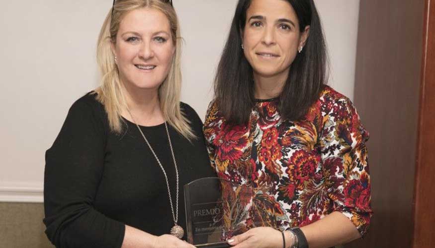 Marina Uceda, a la derecha, recibe el Premio Admira 2017, en reconocimiento a su aportacin profesional al sector logstico en Espaa...