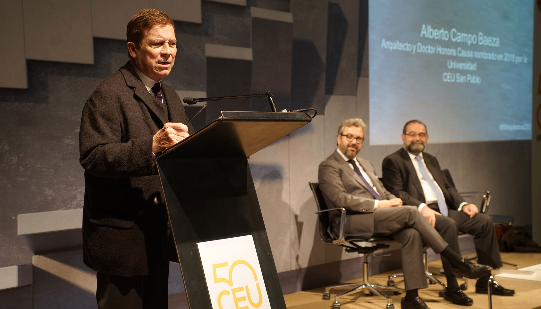 El arquitecto y Doctor Honoris Causa por la Universidad CEU San Pablo, Alberto Campo Baeza, durante la clausura del acto...