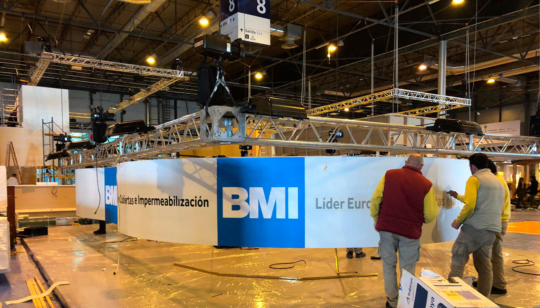 Montaje del stand de BMI Group en Construtec 2018