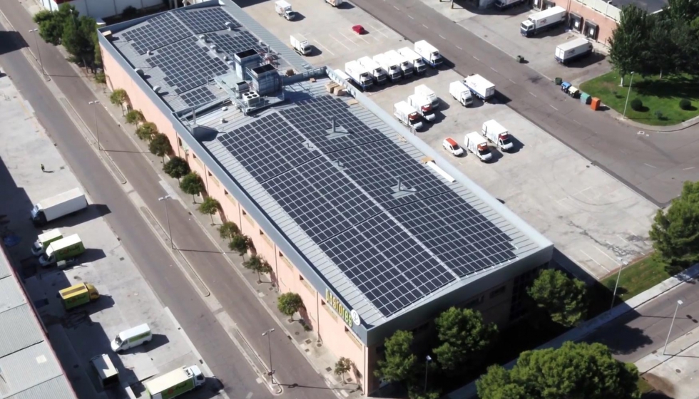 Instalacin fotovoltaica en la cubierta de la sede principal de Pastores en Mercazaragoza
