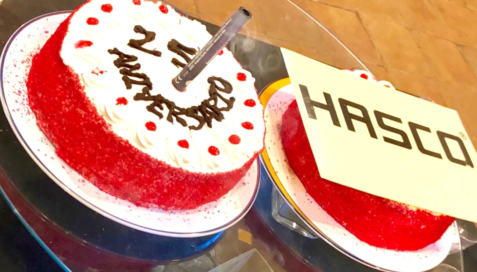 Dos tartas Red Velvet con el logo de Hasco y el 25 aniversario