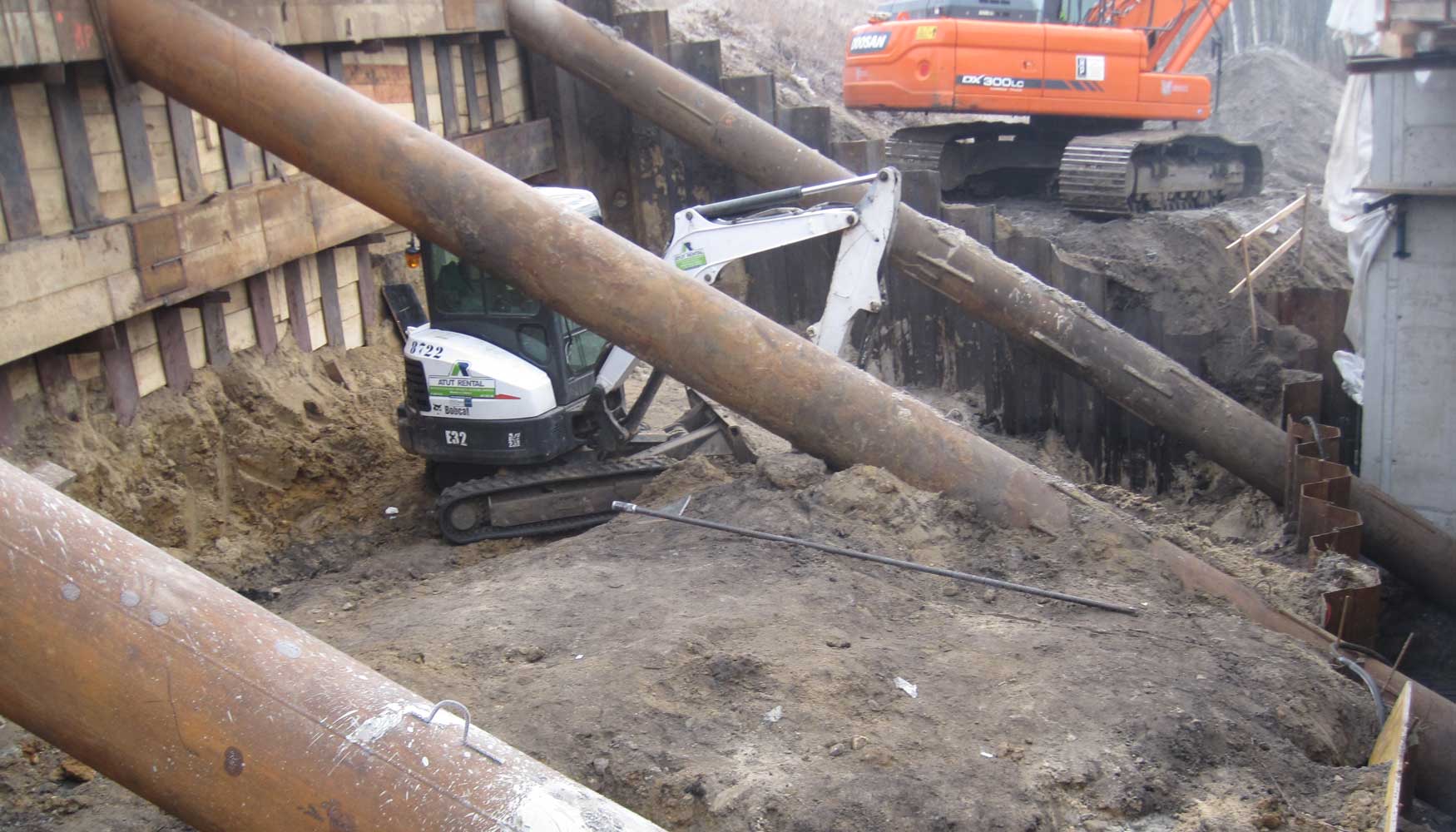 Gracias a su compacidad la excavadora Bobcat puede llegar a lugares imposibles para otras mquinas