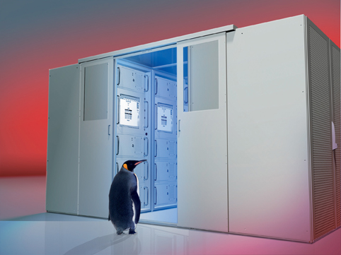 Gracias a la mayor eficiencia energ�tica, la envolvente para pasillo fr�o de Rittal permite �ahorrar costes de modo importante�...