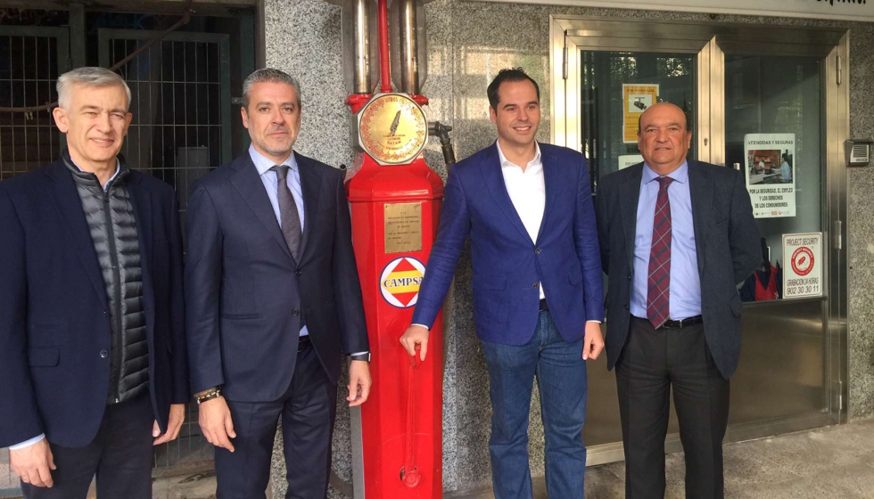 De izquierda a derecha, el diputado de Ciudadanos en la Asamblea de Madrid, Juan Rubio; el presidente de Aeescam y vicepresidente de Aevecar...