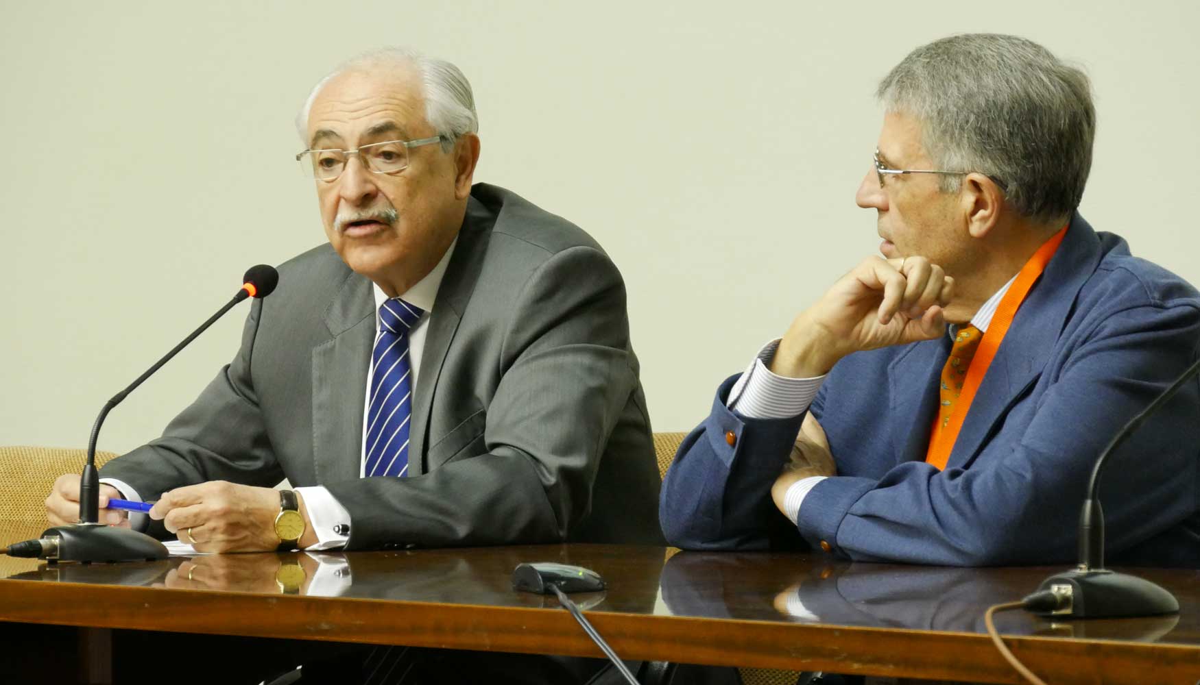 Inauguracin del Foro a cargo del director de Cedex, Jos Triguero Rodrguez (izquierda), junto a Luis Mara Ortega, ex presidente de Arpho...