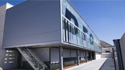 Detalle de la nueva fachada de las oficinas de Prourvi
