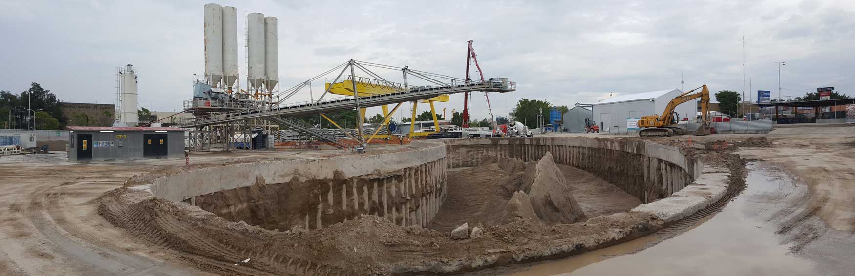 Ilustracin 4. Vista panormica del pozo de ataque de la tuneladora la Tapata en la glorieta de la Normal, Guadalajara...