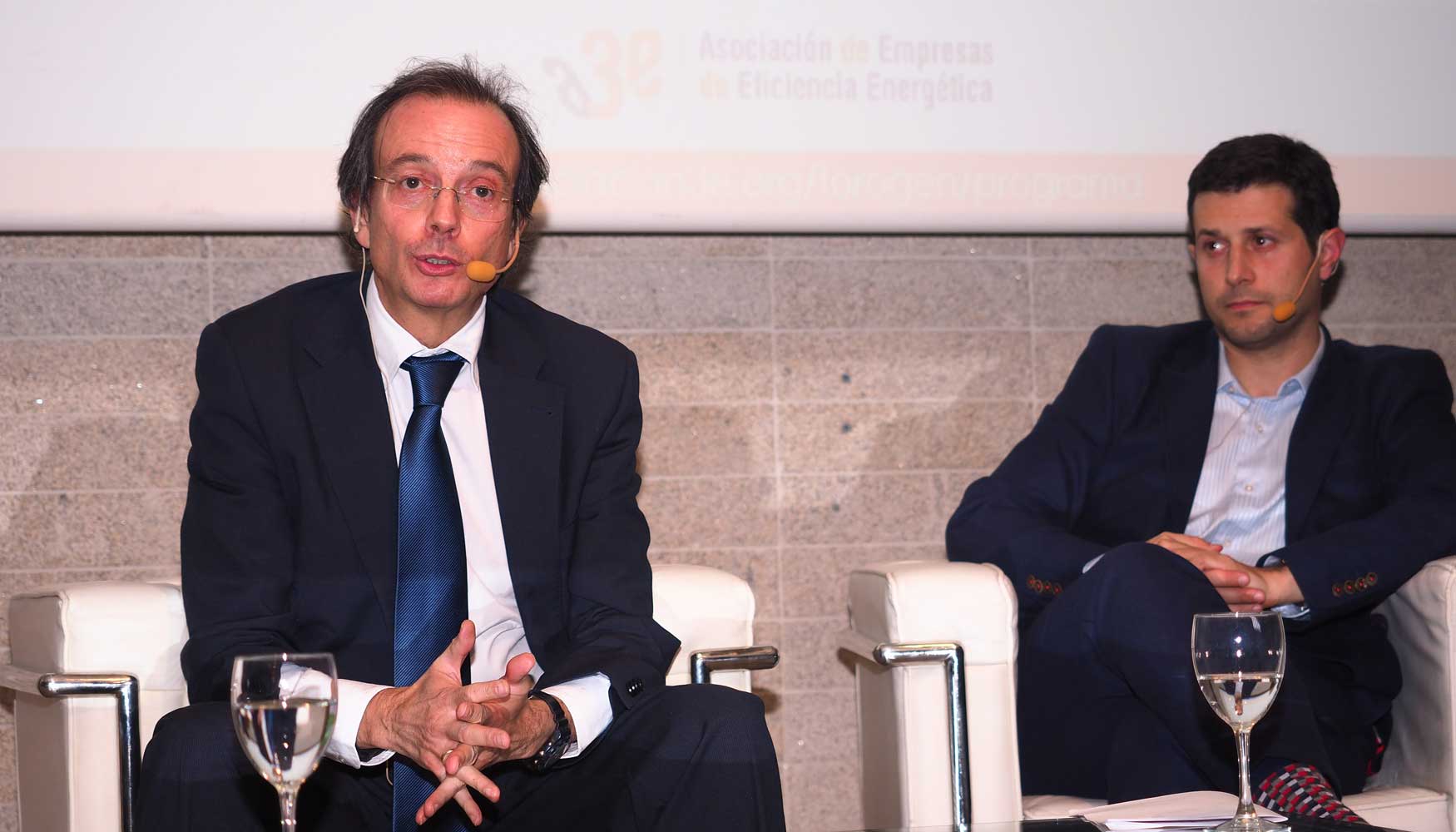 De izquierda a derecha: Rafael Del Ro, director tcnico de Aedive, y Luis Collantes, CEO en HydraRedox Iberia